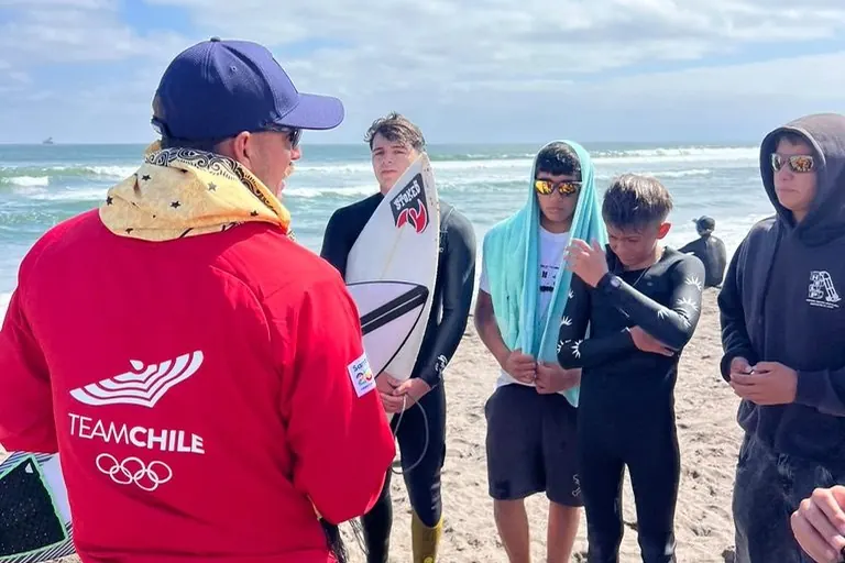 Coach orientando atletas da Seleção Chilena durante o concentrado em Arica - Chile